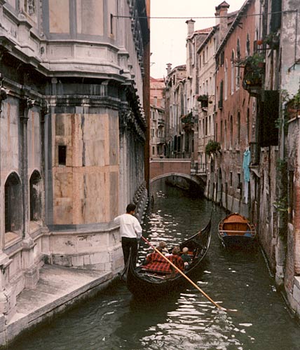 Βενετία! Περπατώντας στα στενά μιας Ερωτικής Πόλης