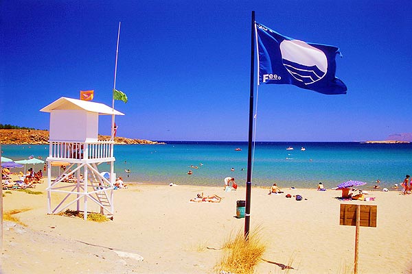 «Γαλάζιες σημαίες» σε όλη την Ελλάδα