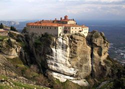 Meteora, between the earth and the sky