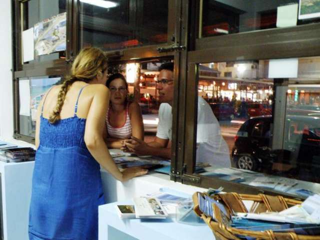 Περίπτερο για τουρίστες  στη Βόλβη