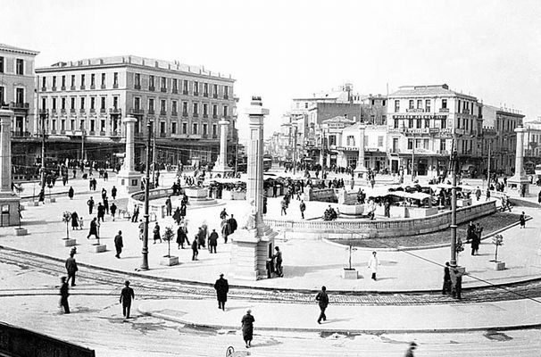 Η πολύπαθη ιστορία της πλατείας Ομονοίας