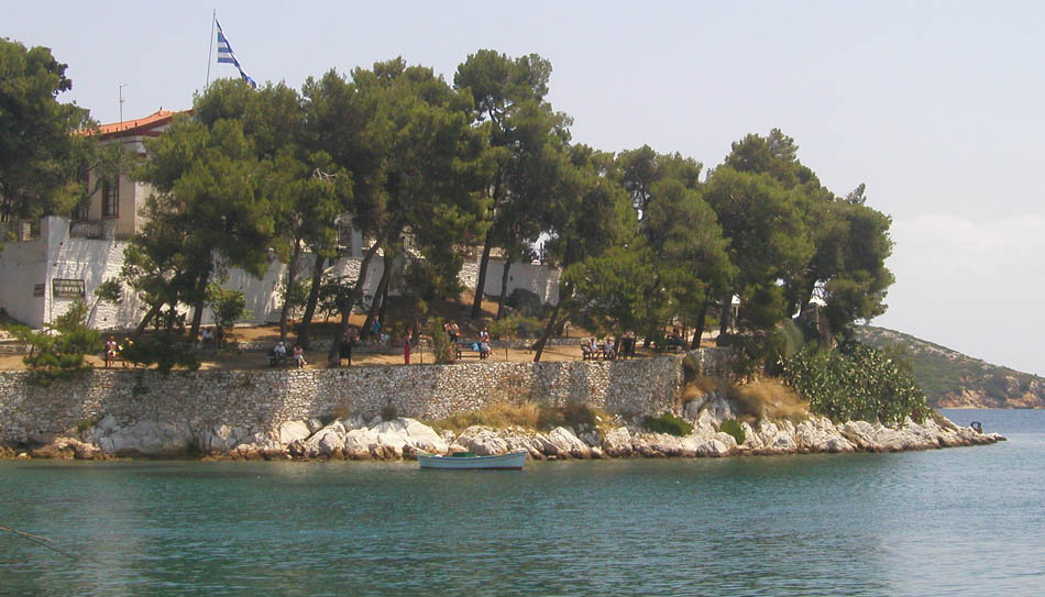 Το νησί με τις 60 παραλίες