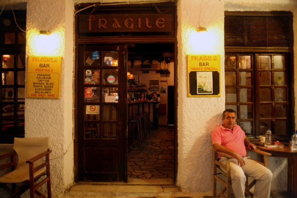 FRAGILE BAR - Naxos
