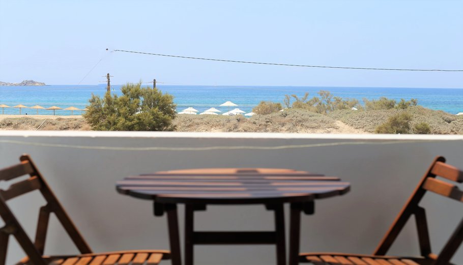 Nostos Plaka Beach