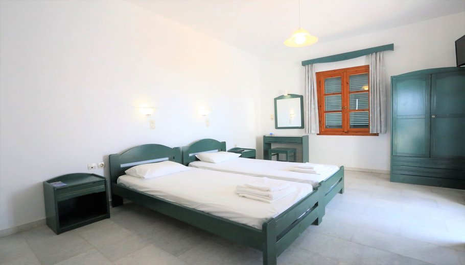 Nostos Plaka Beach